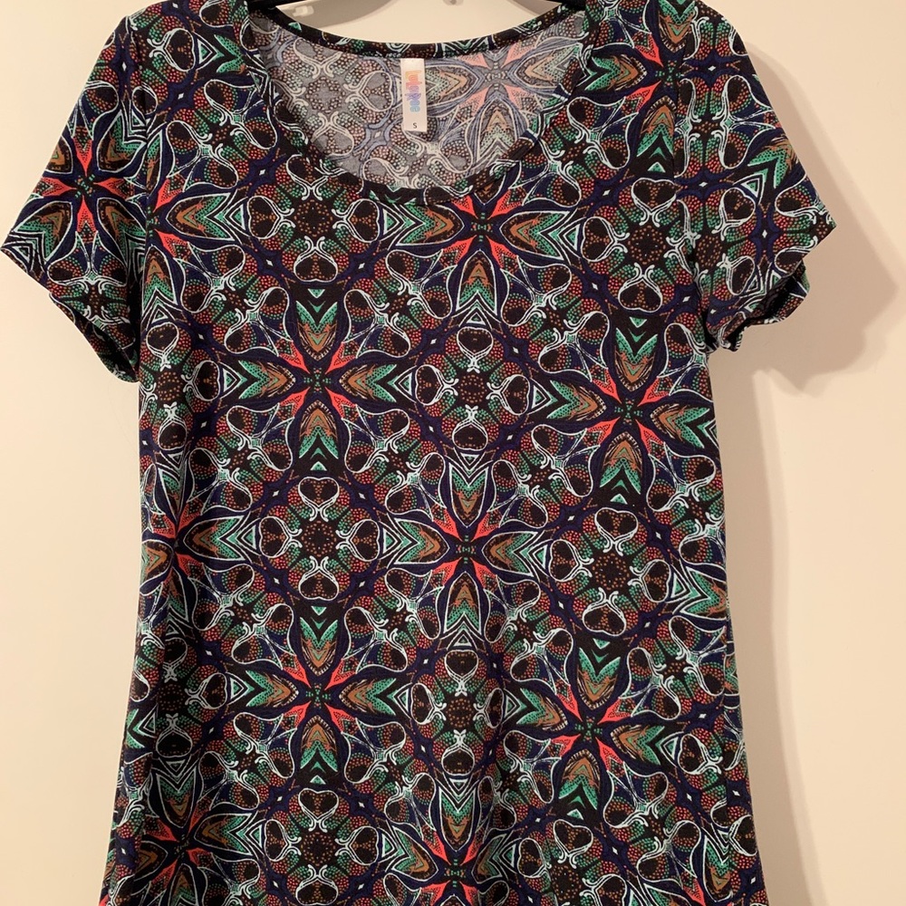 Lularoe Classic T-shirt Small
